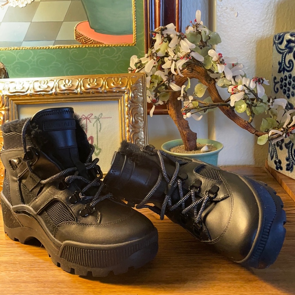 Pre-Owned MK Boots